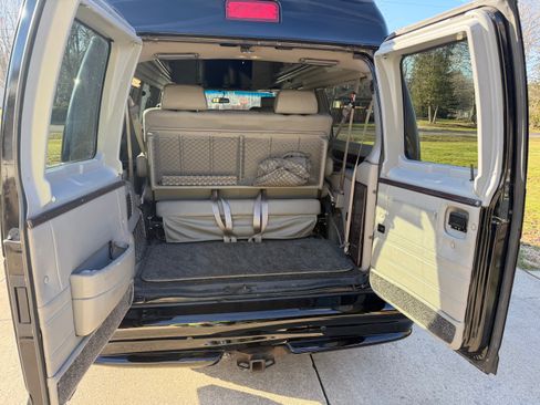 Used 2012 Ford E-150 and Econoline 150 w/ Premium Van Group image 8