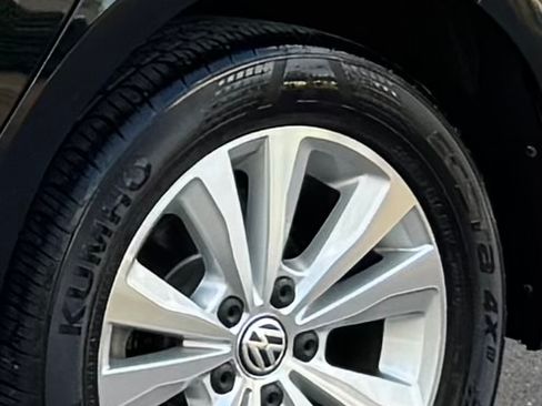 Used 2018 Volkswagen Golf SE image 13