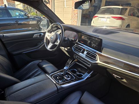 Used 2021 BMW X7 M50i w/ Executive Package image 12