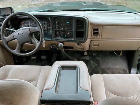 Used 2004 Chevrolet Silverado 2500 W/T w/ Skid Plate Package AWD/4WD image 23