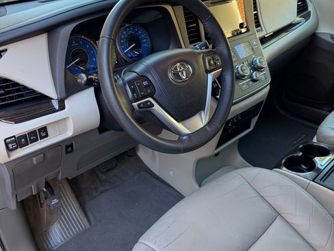 Used 2016 Toyota Sienna XLE image 12