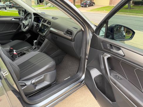 Used 2024 Volkswagen Tiguan SE FWD image 14