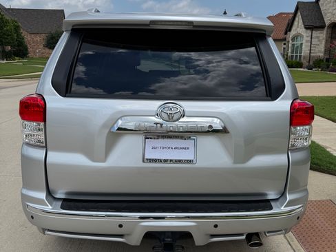 Used 2011 Toyota 4Runner SR5 AWD/4WD image 8