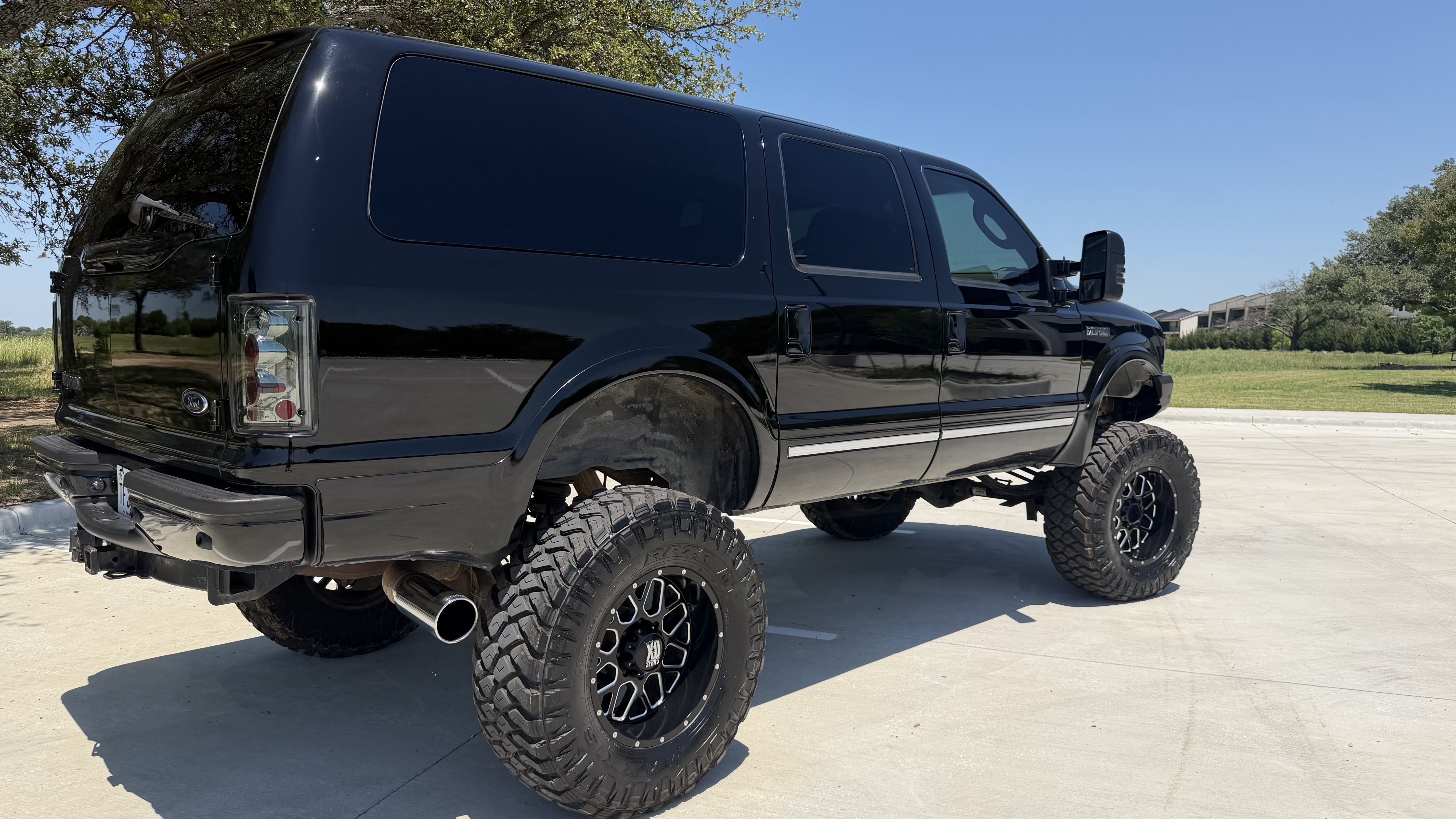Used 2004 Ford Excursion Limited AWD/4WD image 5