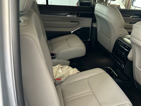 Used 2024 Jeep Wagoneer Series II w/ Premium Group I image 9