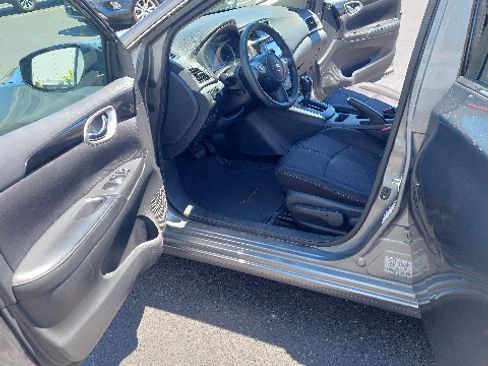 Used 2017 Nissan Sentra SV FWD image 13
