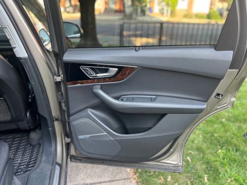 Used 2017 Audi Q7 3.0T Prestige AWD/4WD image 16