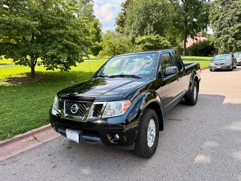 Used 2014 Nissan Frontier SV w/ SV Value Truck Package AWD/4WD image 4