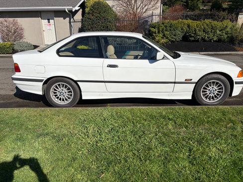 Used 1996 BMW 328iS Coupe RWD image 6