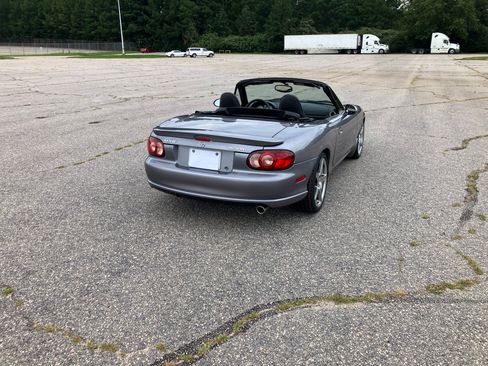 Used 2004 MAZDA MX-5 Miata MAZDASPEED w/ Grand Touring Pkg RWD image 18
