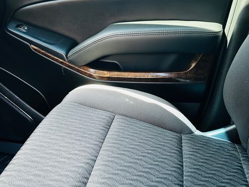 Used 2020 Chevrolet Tahoe 2WD w/ Remote Keyless Entry Package image 22