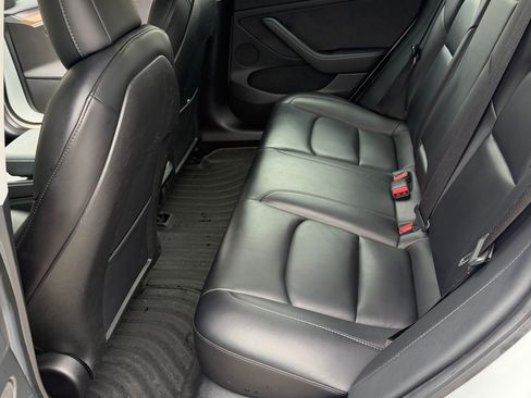 Used 2021 Tesla Model 3 Standard Range Plus image 9