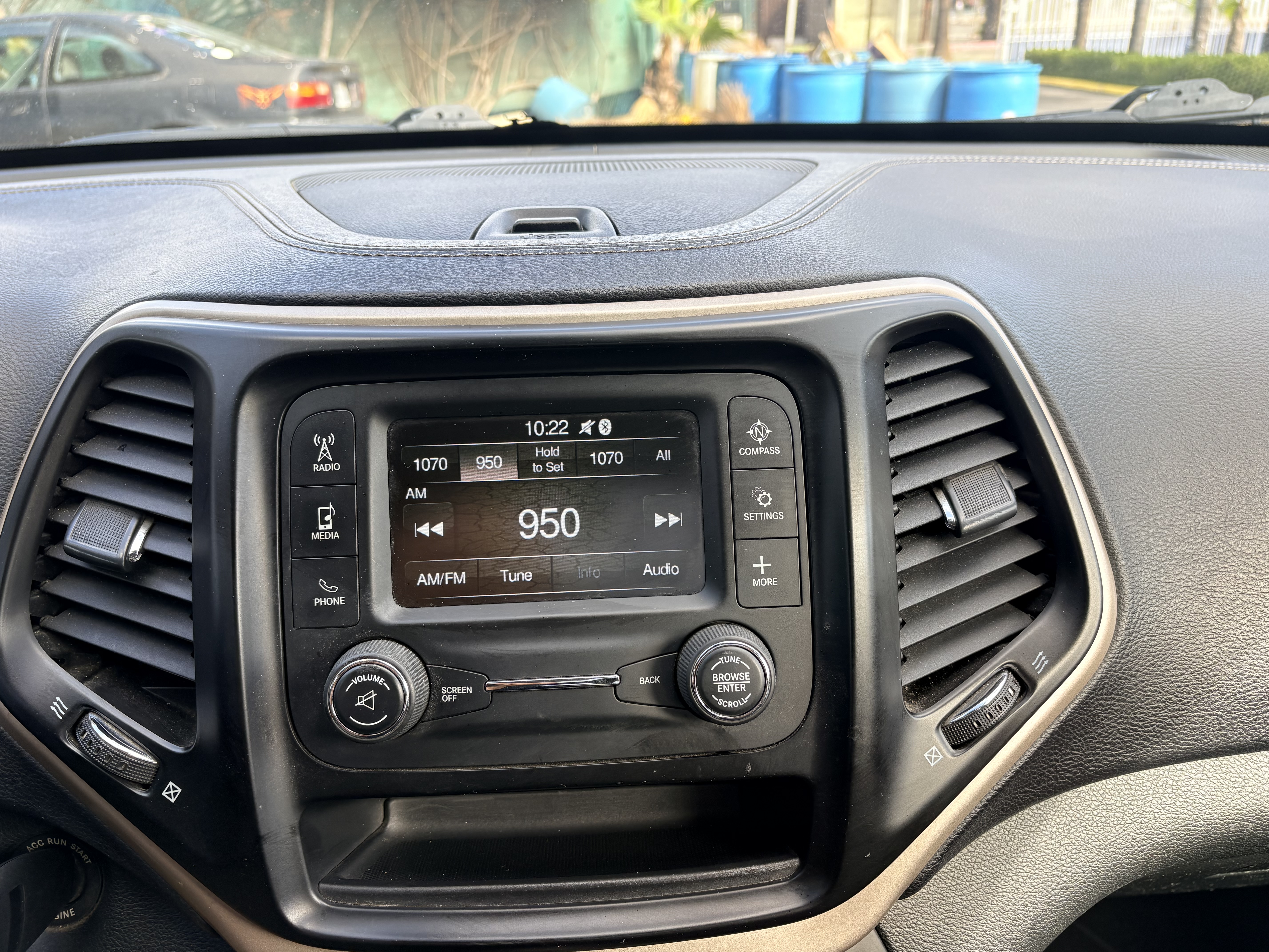 Used 2015 Jeep Cherokee Sport FWD image 5