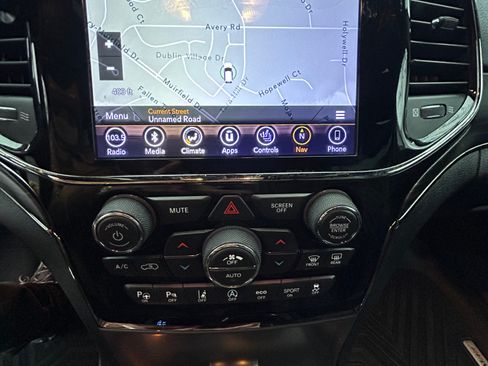 Used 2019 Jeep Grand Cherokee Limited X image 16