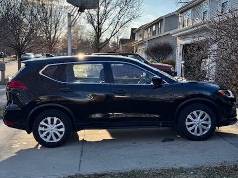 Used 2017 Nissan Rogue S image 9