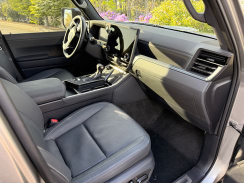 Used 2024 Lexus GX 550 w/ Accessory Package (Z1) AWD/4WD image 14