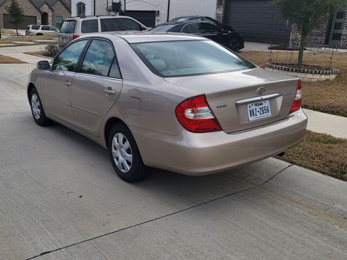 Used 2004 Toyota Camry LE image 1