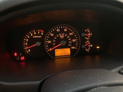 Used 2009 Kia Rondo LX image 9