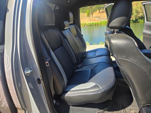 Used 2021 Toyota Tacoma TRD Off-Road w/ Technology Package image 16