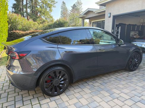 Used 2021 Tesla Model Y Performance image 2