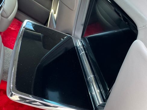 Used 2018 Rolls-Royce Phantom Sedan image 23