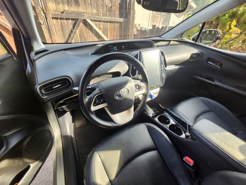 Used 2019 Toyota Prius Prime Advanced w/ Carpet Mat Package image 17