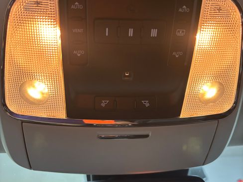 Used 2020 Chrysler 300 Limited w/ Safetytec Plus Group image 16