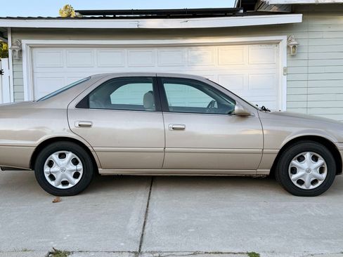Used 2001 Toyota Camry LE image 1