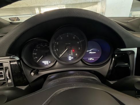 Used 2022 Porsche Macan AWD/4WD image 16