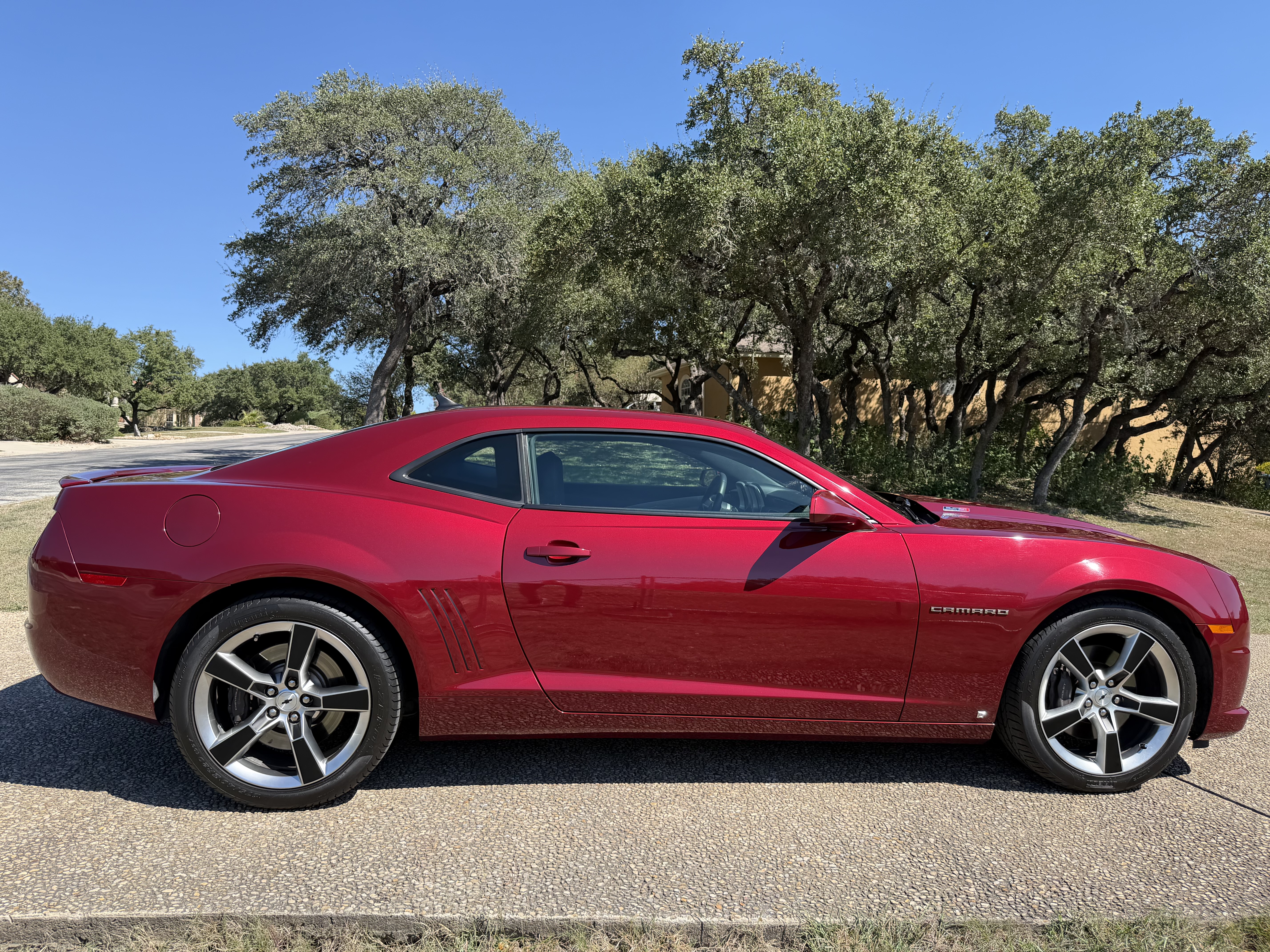Used 2010 Chevrolet Camaro SS w/ RS Package RWD image 2