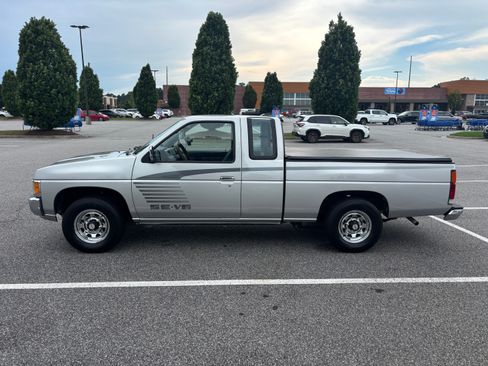 Used 1993 Nissan Pickup SE RWD image 21