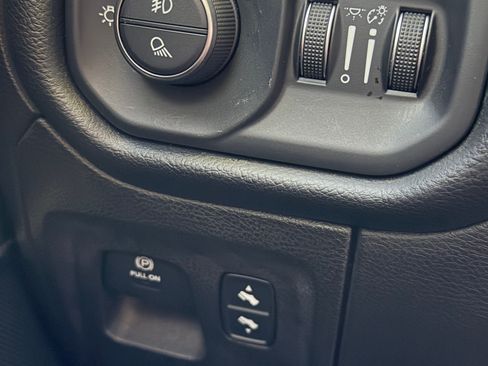 Used 2019 RAM 1500 Laramie RWD image 23