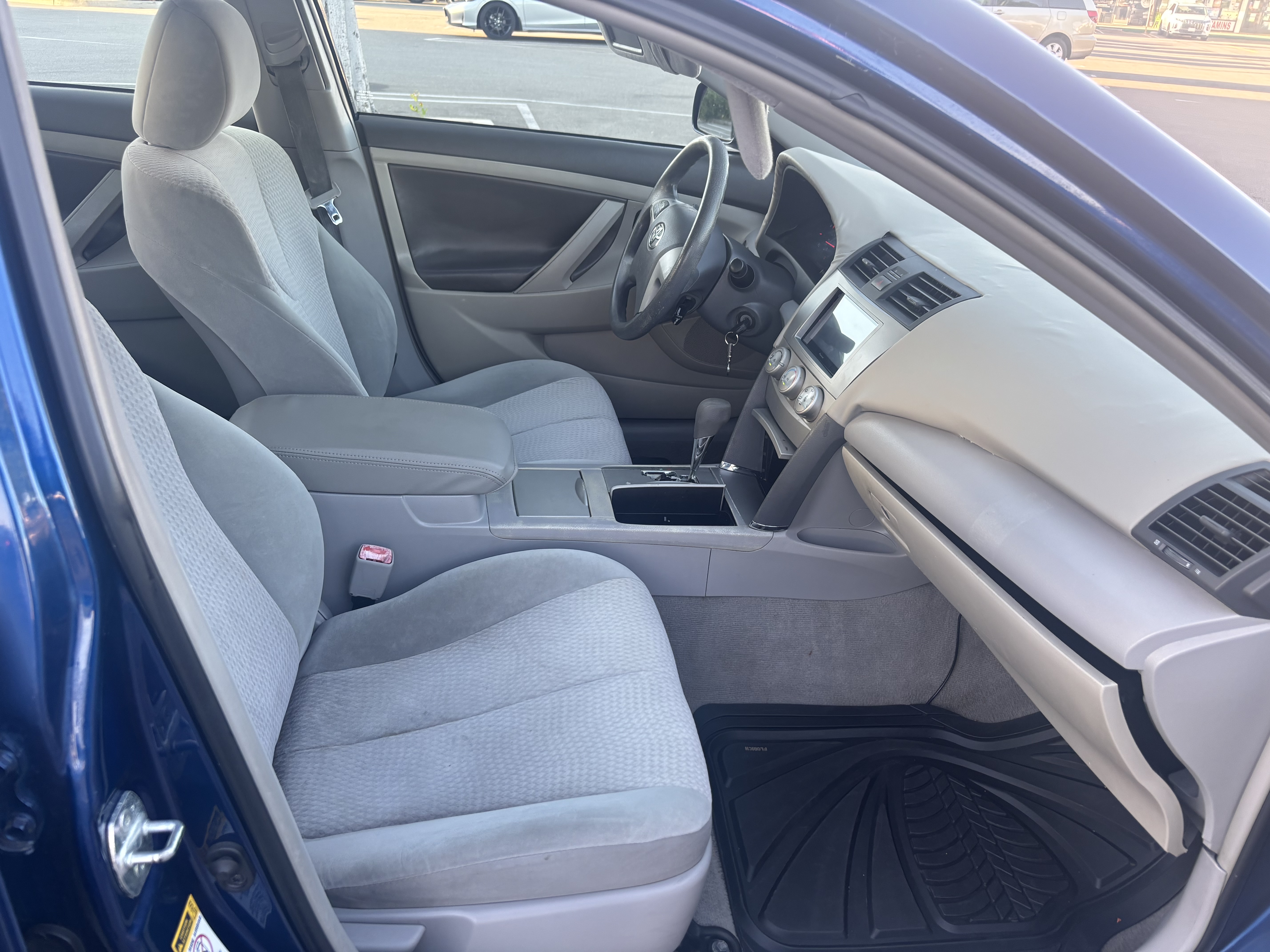 Used 2010 Toyota Camry FWD image 8