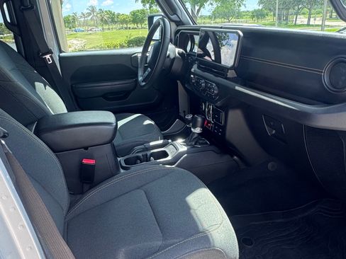 Used 2024 Jeep Wrangler Unlimited Sport AWD/4WD image 14