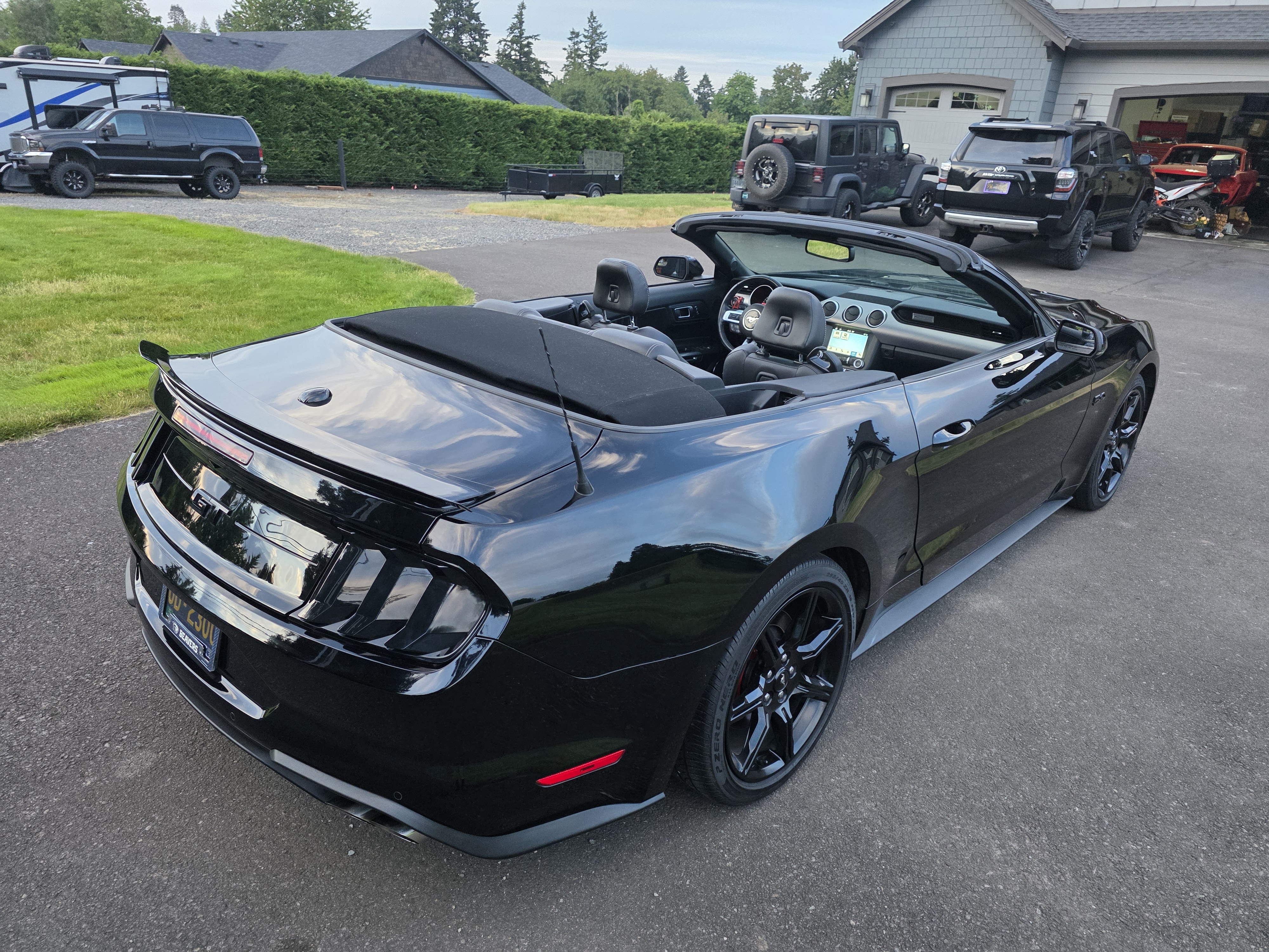 Used 2018 Ford Mustang GT Premium w/ Black Accent Package RWD image 17