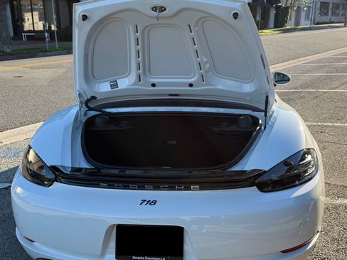 Used 2024 Porsche 718 Boxster image 17