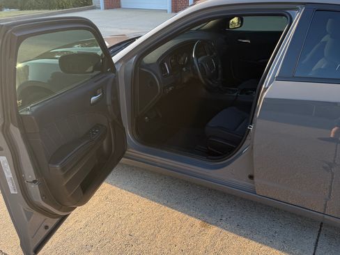 Used 2018 Dodge Charger R/T w/ Blacktop Package RWD image 12