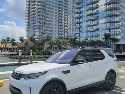 Used 2019 Land Rover Discovery SE image 12