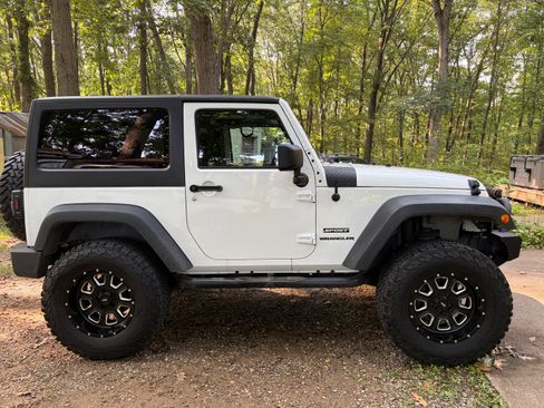 Used 2013 Jeep Wrangler Sport AWD/4WD image 4