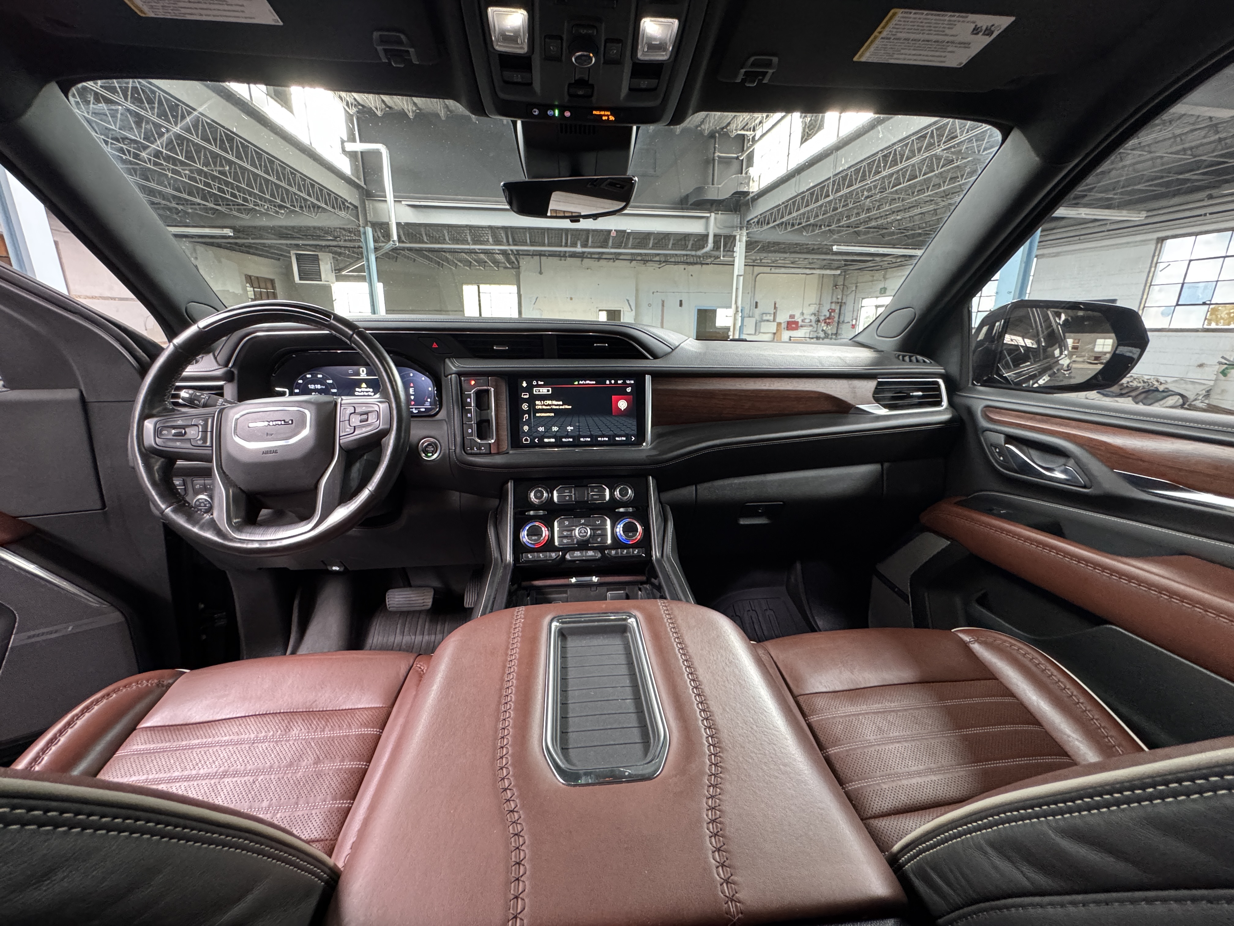 Used 2023 GMC Yukon XL Denali Ultimate AWD/4WD image 21