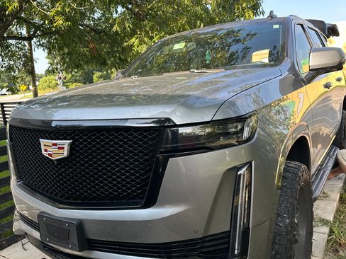 Used 2023 Cadillac Escalade Sport AWD/4WD image 5