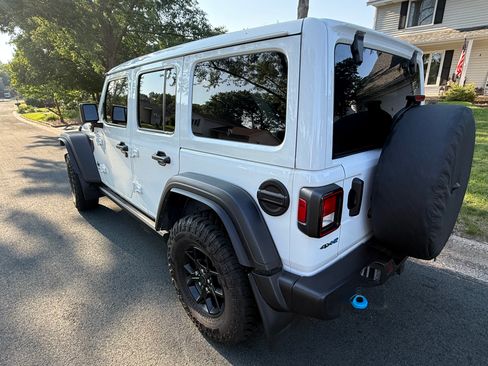 Used 2024 Jeep Wrangler Unlimited AWD/4WD image 5