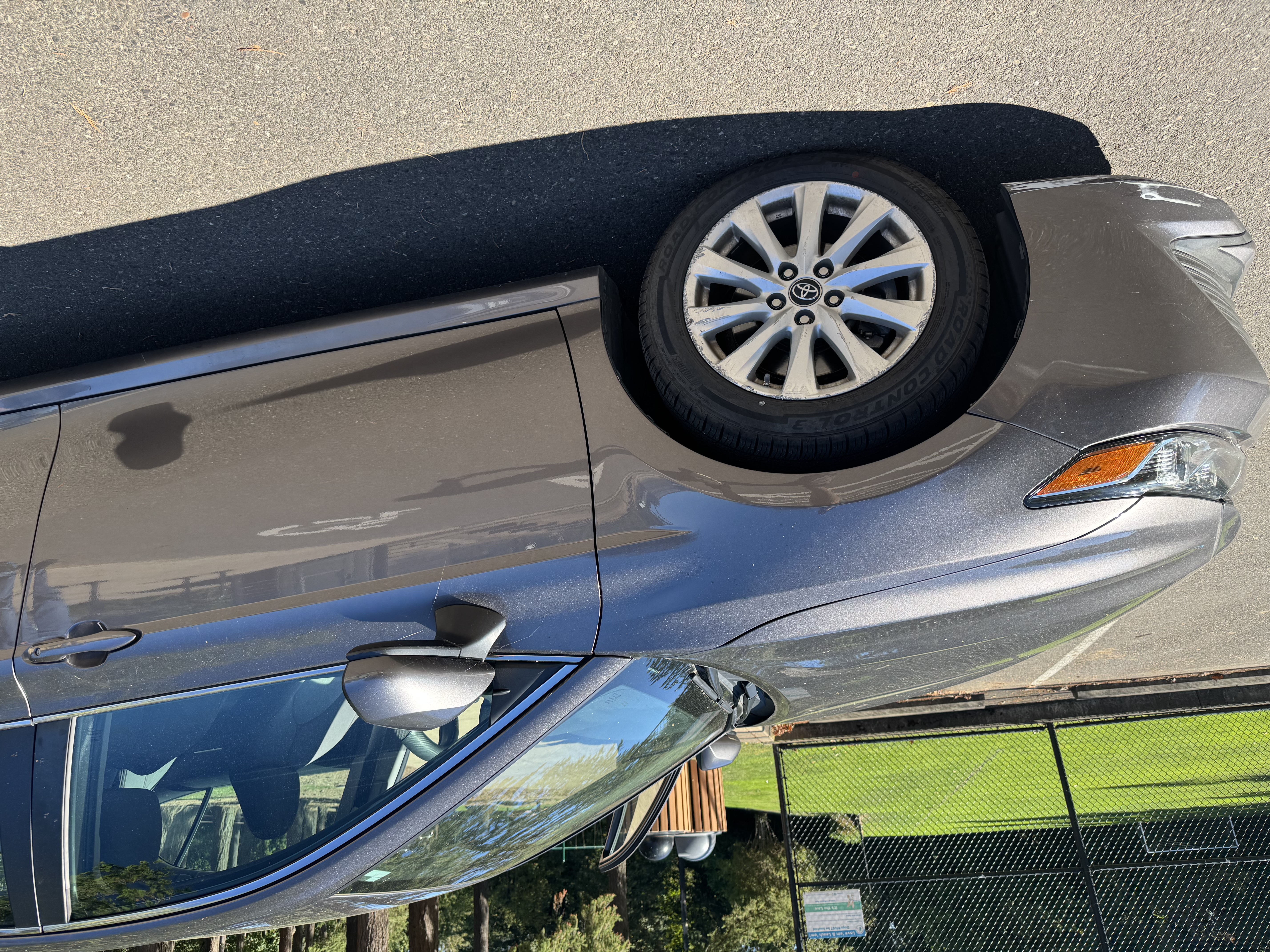 Used 2019 Toyota Camry LE FWD image 2
