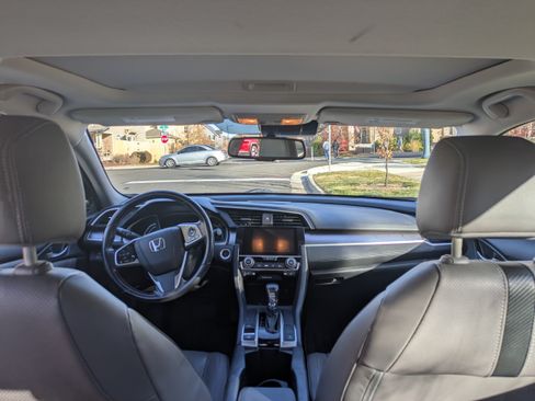 Used 2017 Honda Civic Touring image 10