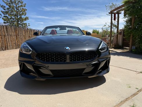 Used 2022 BMW Z4 M40i w/ Premium Package image 2