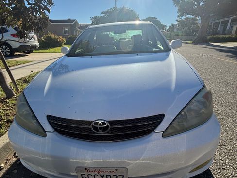 Used 2004 Toyota Camry LE image 2