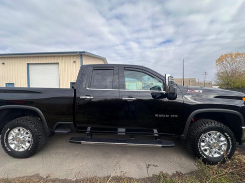 Used 2023 Chevrolet Silverado 2500 LTZ w/ LTZ Plus Package image 11