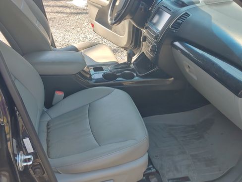 Used 2014 Kia Sorento SX image 8