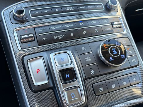 Used 2022 Hyundai Santa Fe Limited image 9