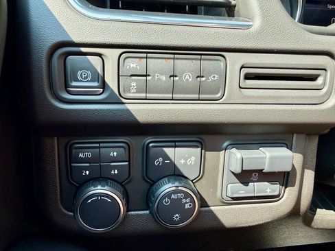 Used 2021 Chevrolet Tahoe LT w/ LT Signature Package AWD/4WD image 22